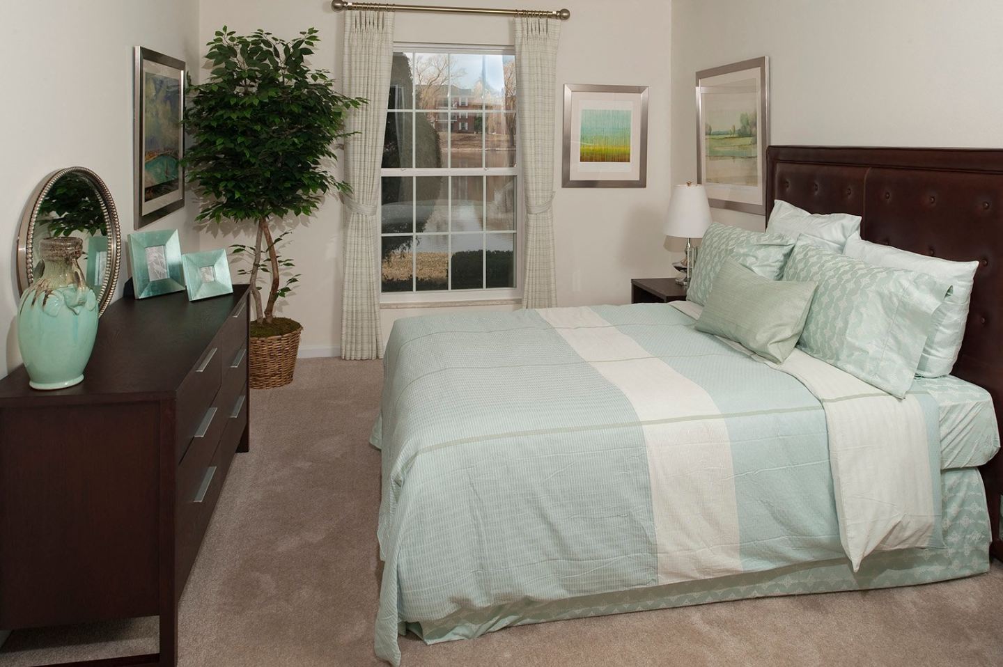 Versailles on the Lake-Schaumburg-Furnished Image 11
