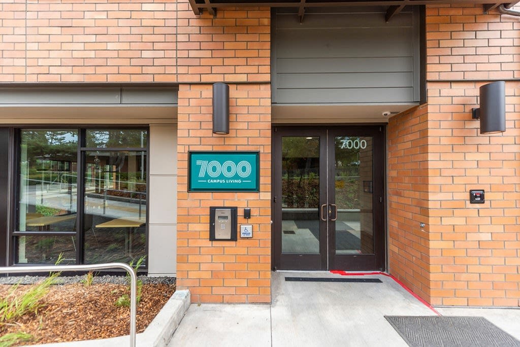 7000 Campus Apartments - Student Housing Image 13