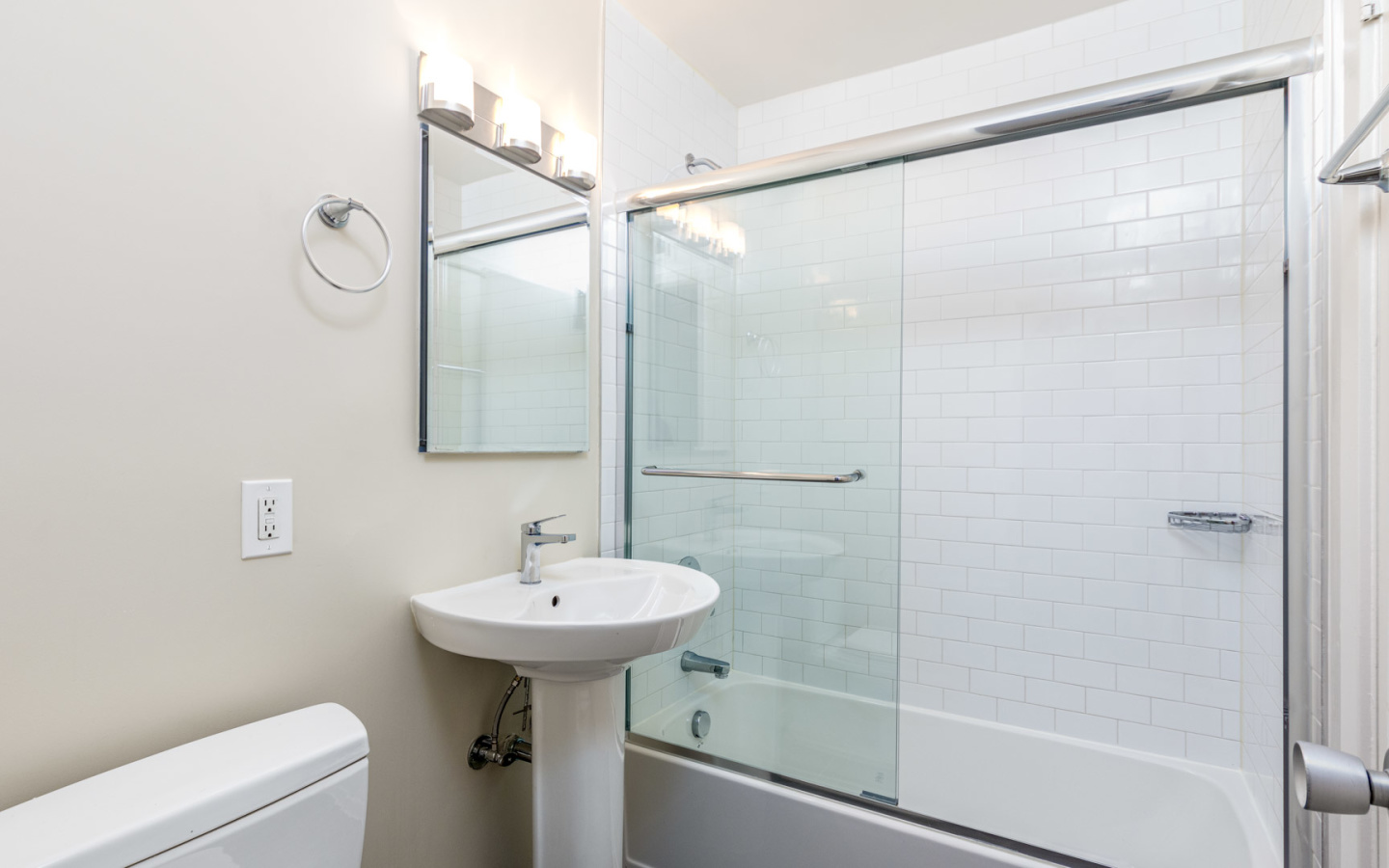 1 San Antonio Apartments Image 9