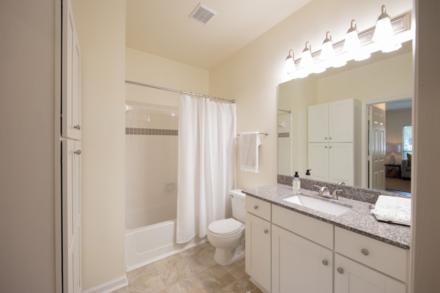 42 Magnolia Image 3