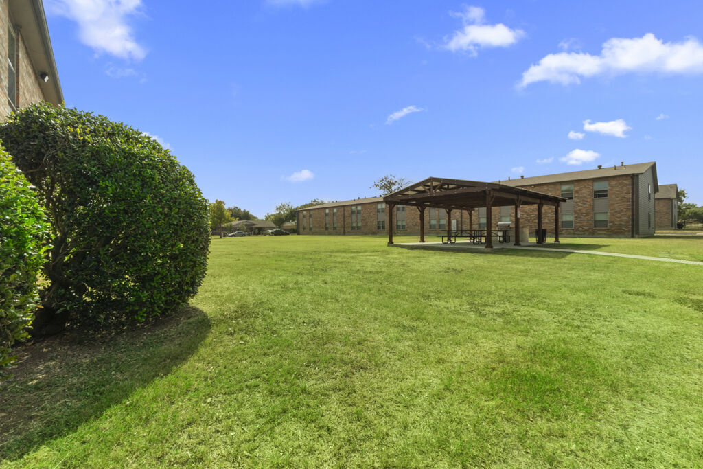 Cleburne Plaza Image 5