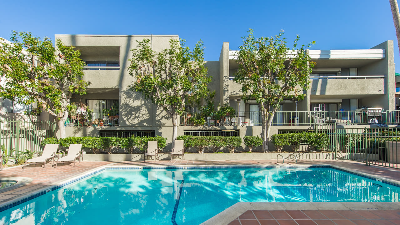 Encino Crest Apartments Image 1