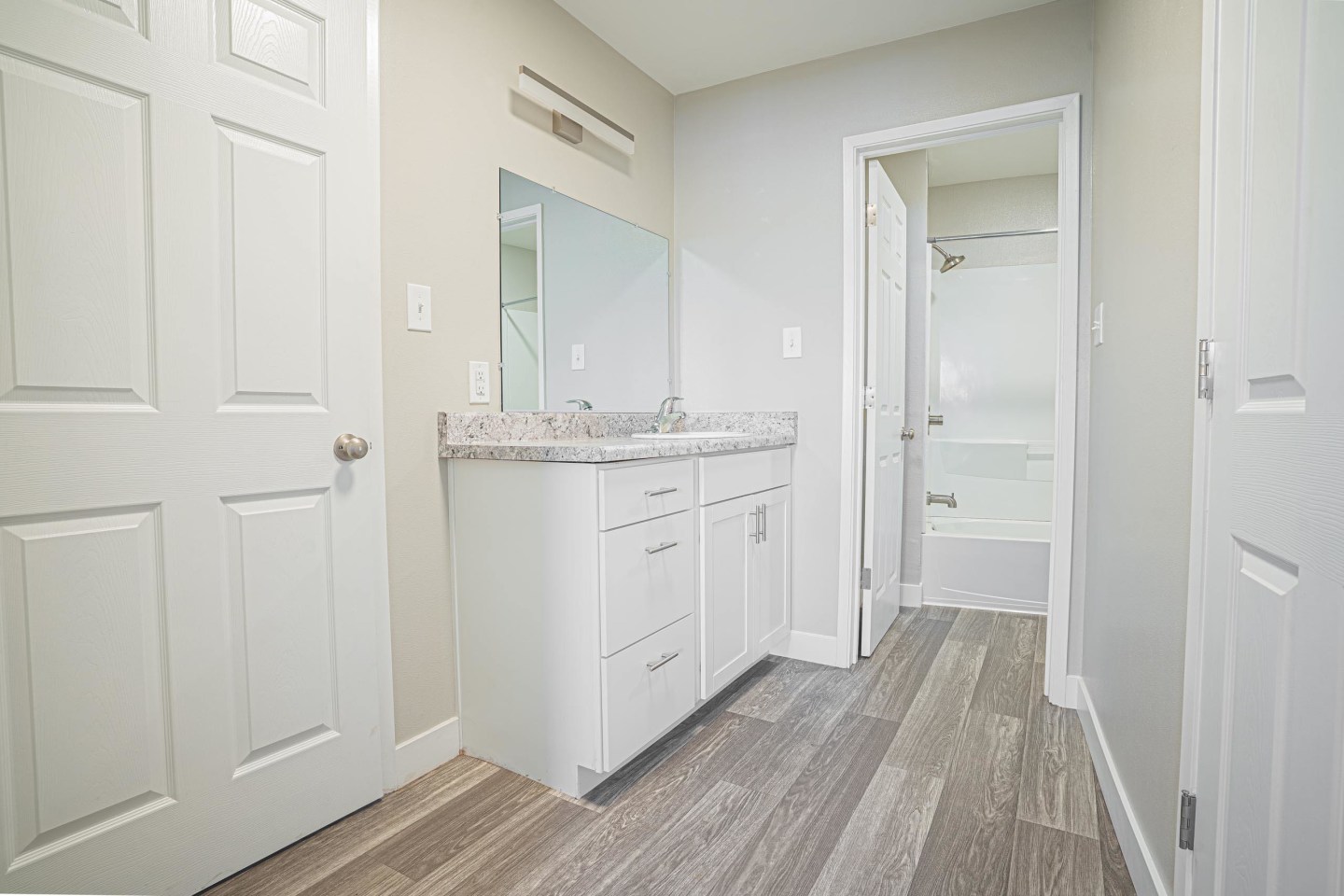 Regency Park Apartments Image 13