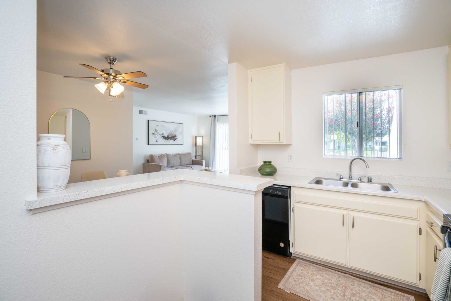 Riverpark apartment homes Image 4