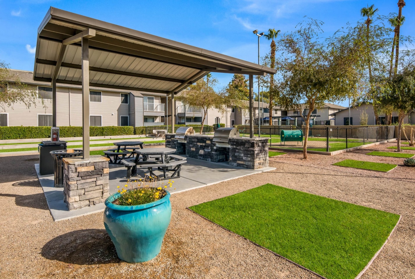2900 Lux Apartment Homes Image 19