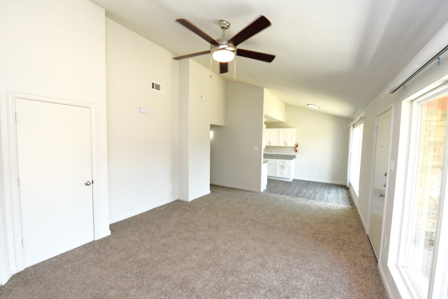 Plaza Square Apartments Image 6