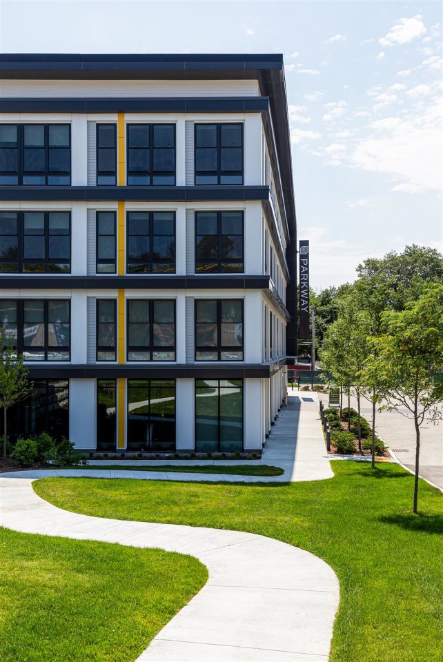 Parkway Apartments Image 9