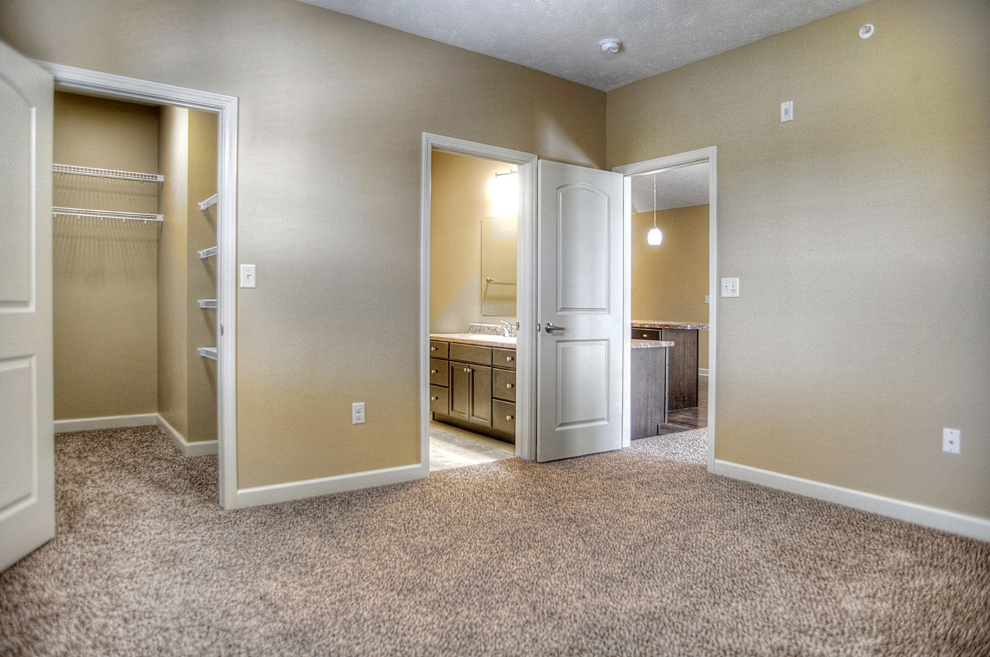 Lincoln Summit Falls Apartments & Townhomes Image 25