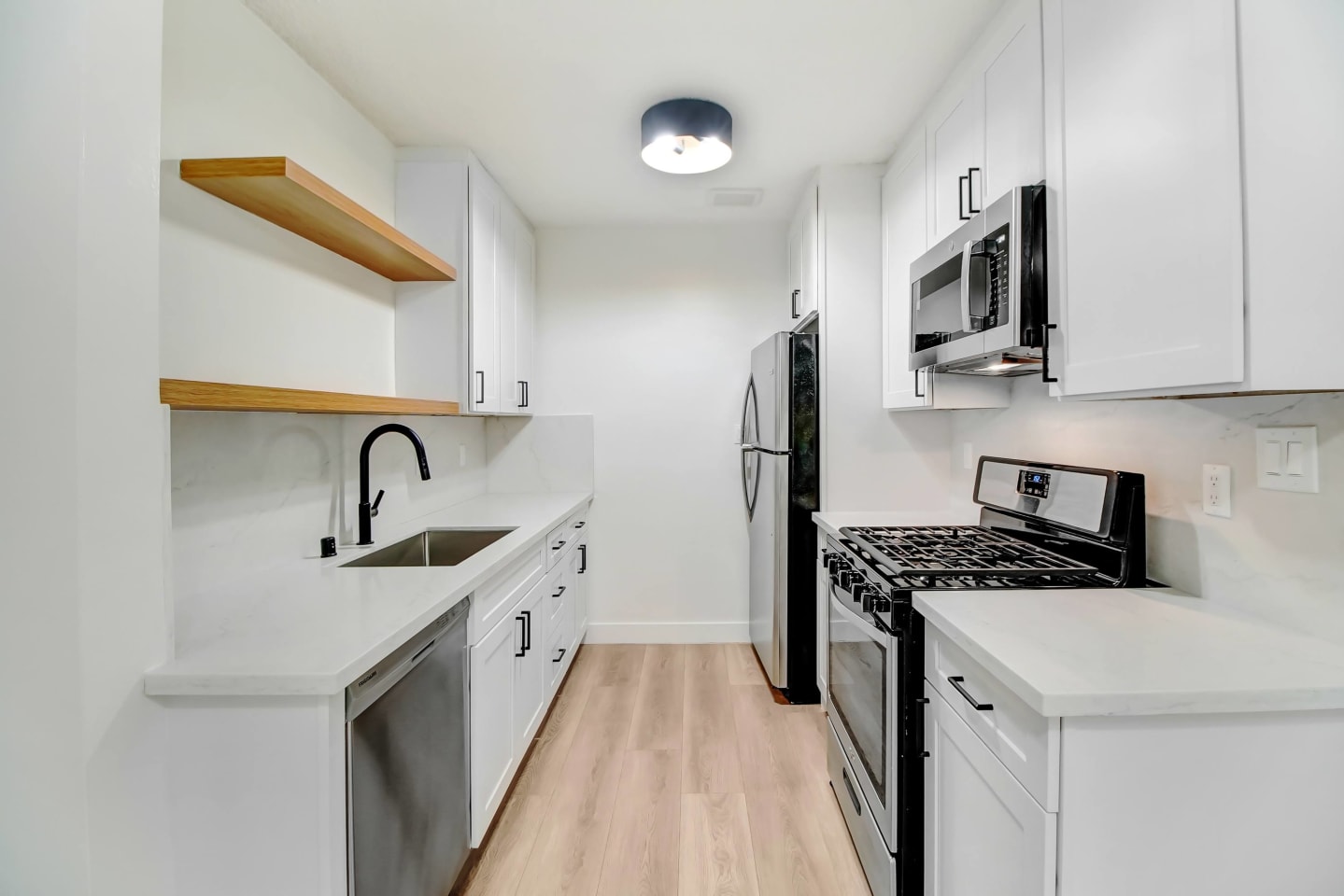 1545 N Laurel Image 1