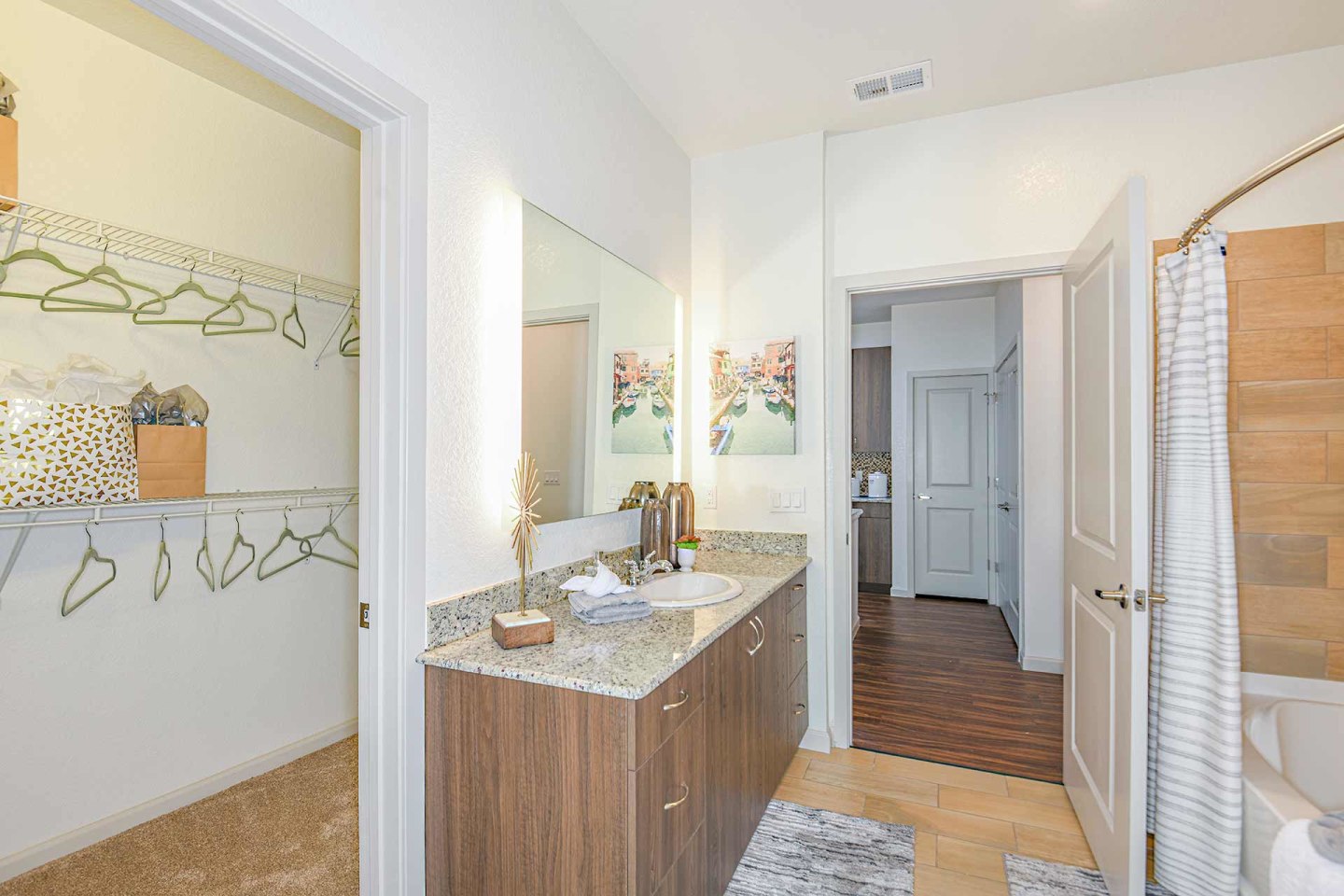 Venetian Isle Image 36