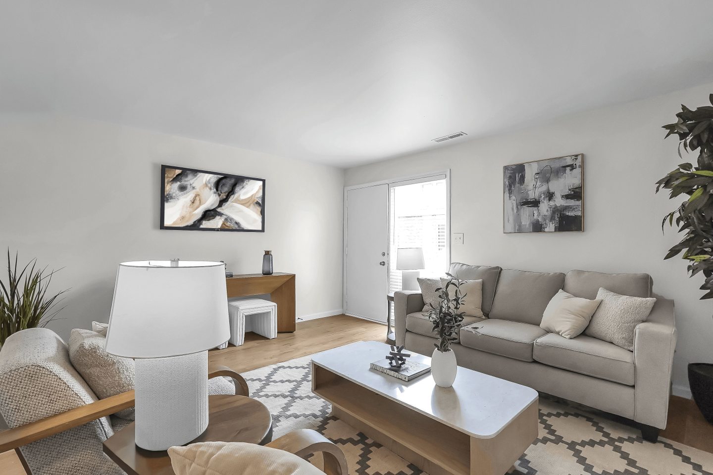1289 | A Rental Condo Community Image 3
