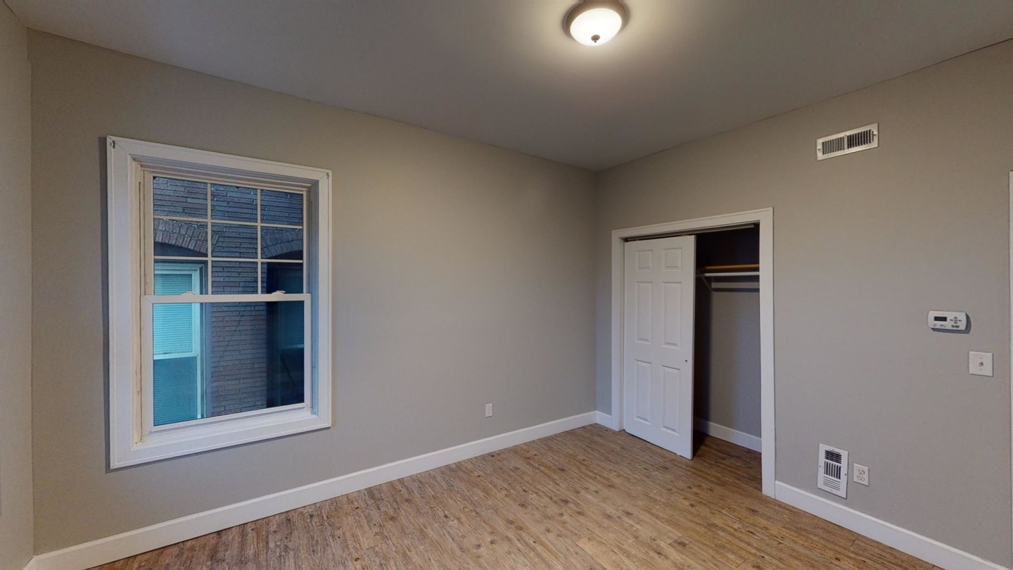 419-425 Porter Ave Image 8