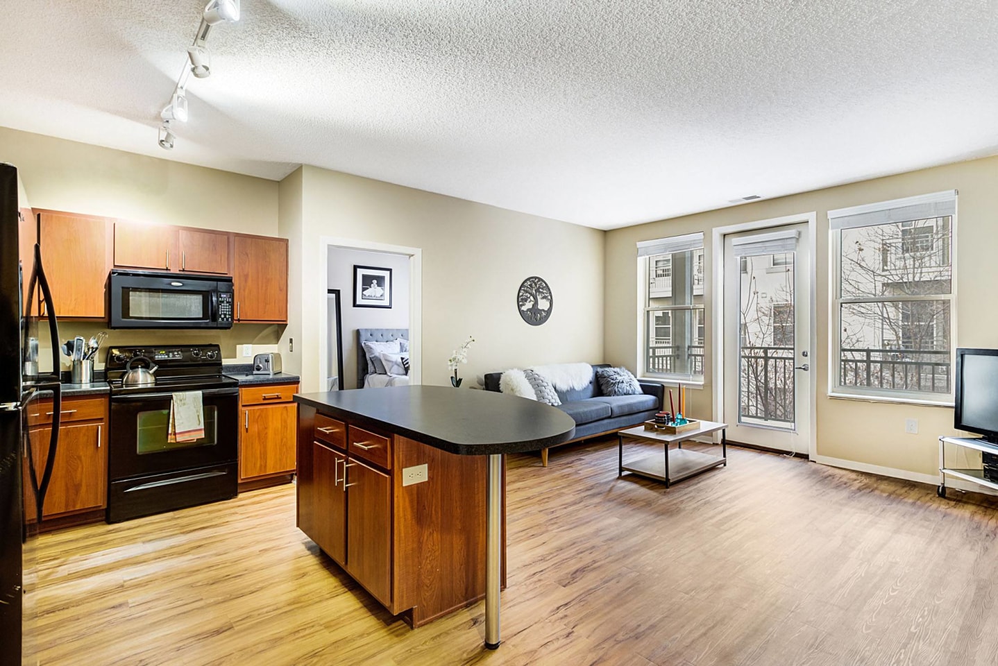 Uptown Lake Apartments Image 9