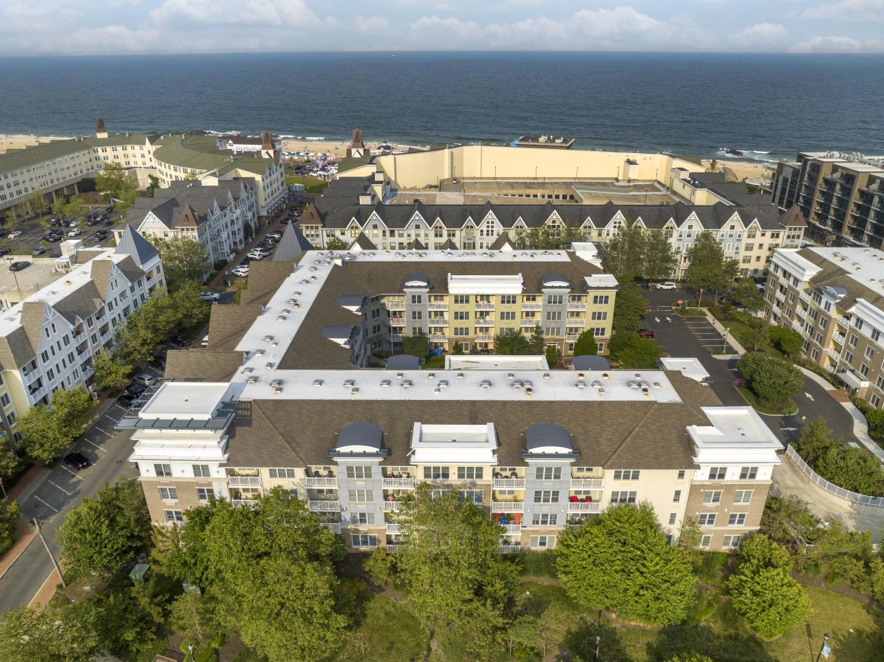 Pier Village Image 16