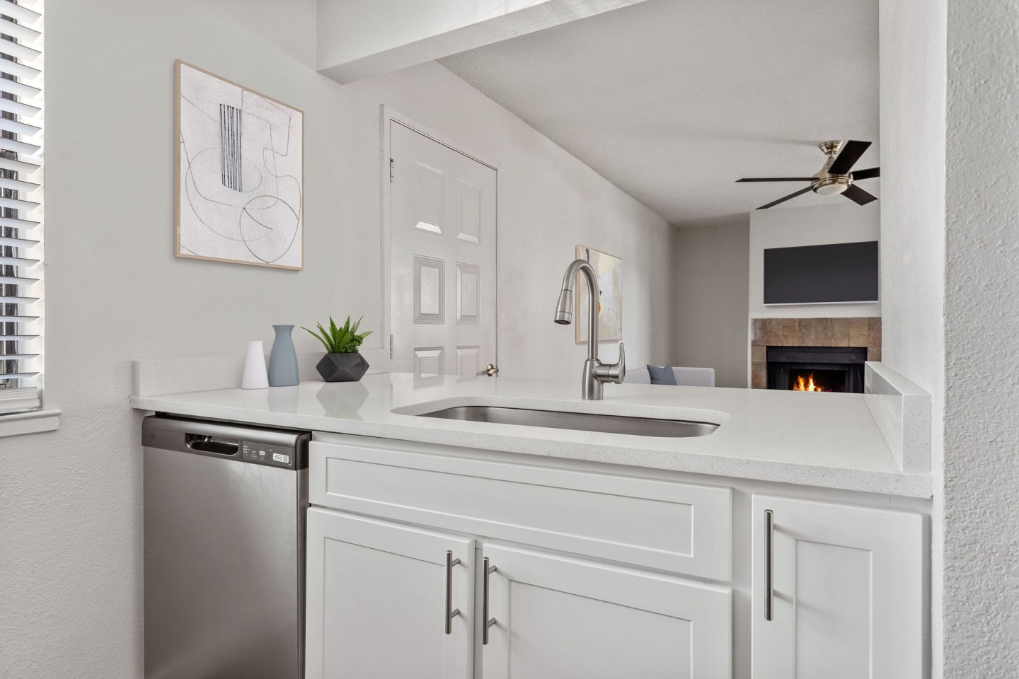 Calloway at Las Colinas Apartment Homes Image 2