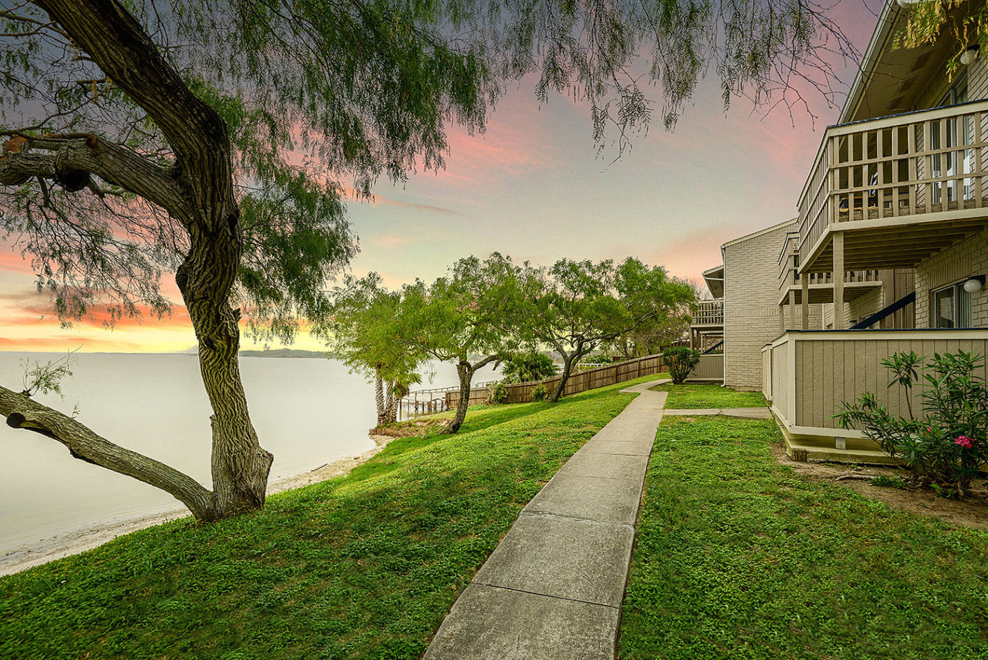 The Bay Club Apartments Image 17