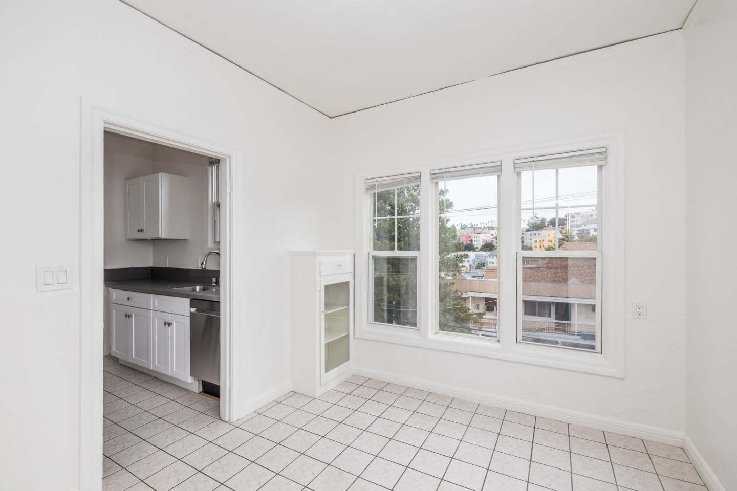 421 Van Dyke Avenue Image 4