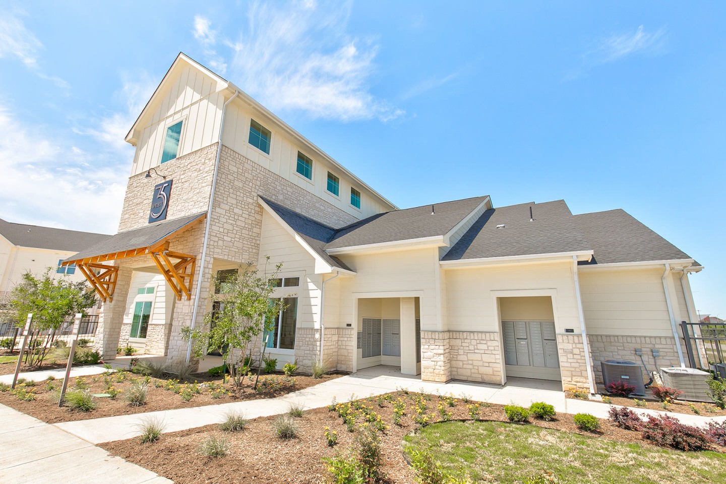 35 West at Champions Circle Apartments Image 2