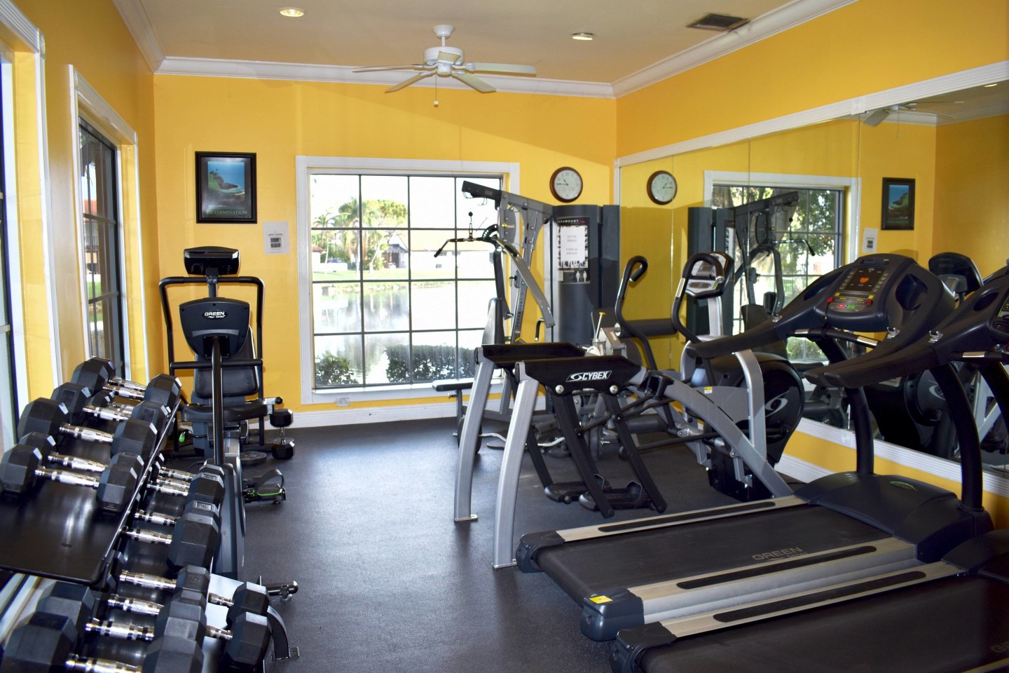 Lago Club Apartments Image 2