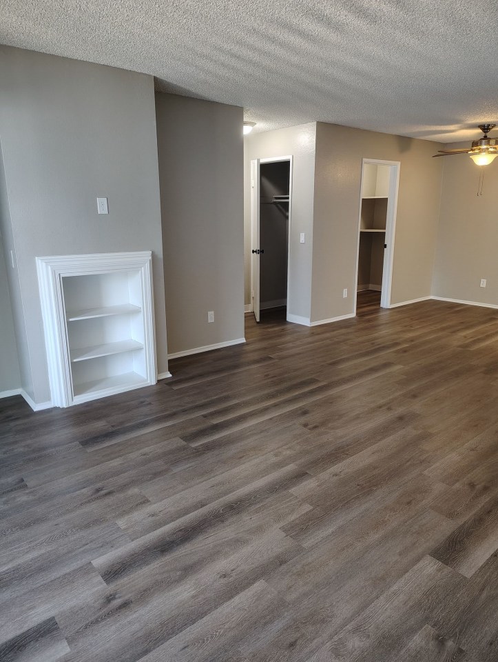 Edgewater Apartments Image 30