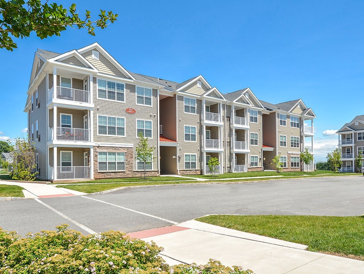 Westfield 41 Apartment Homes Image 8