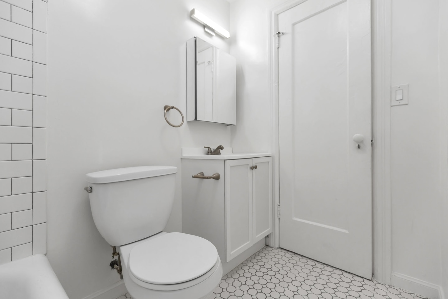 455 Hyde Image 9