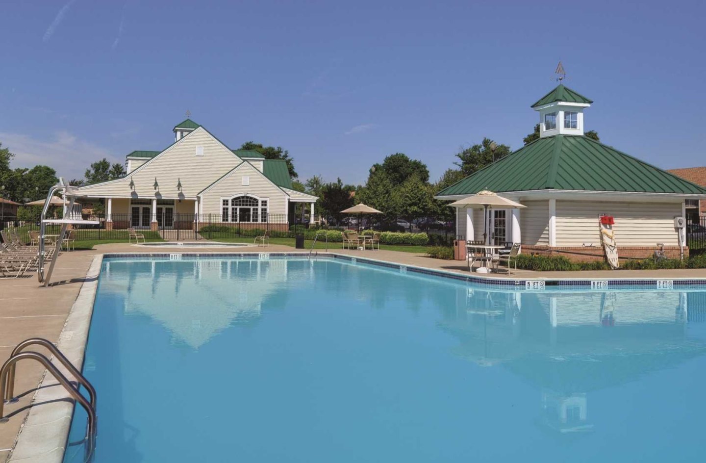Golf Club Apartments and Townhomes Image 35
