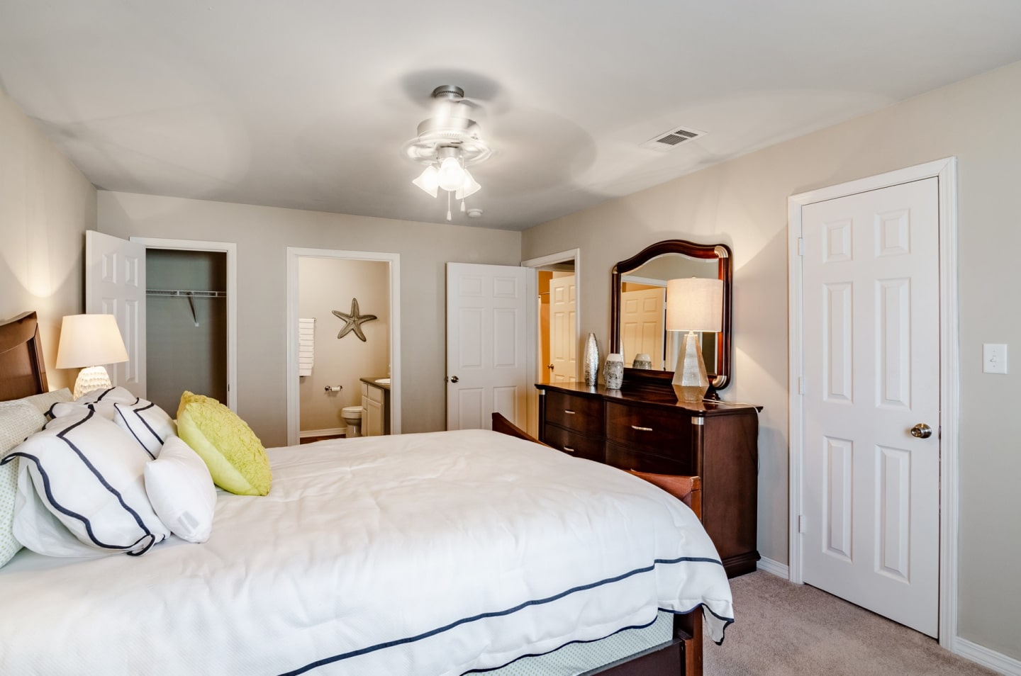 Grand Biscayne Apartments Image 19