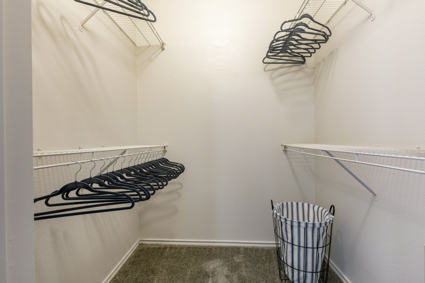 Keystone Falls Apartment Homes Image 13