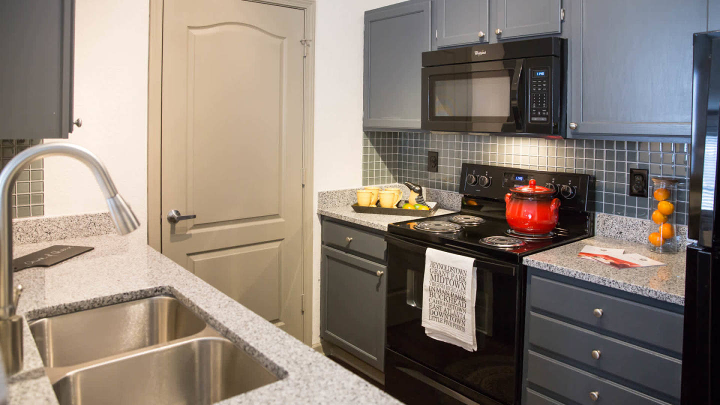 Lex Alpharetta Apartments Image 4