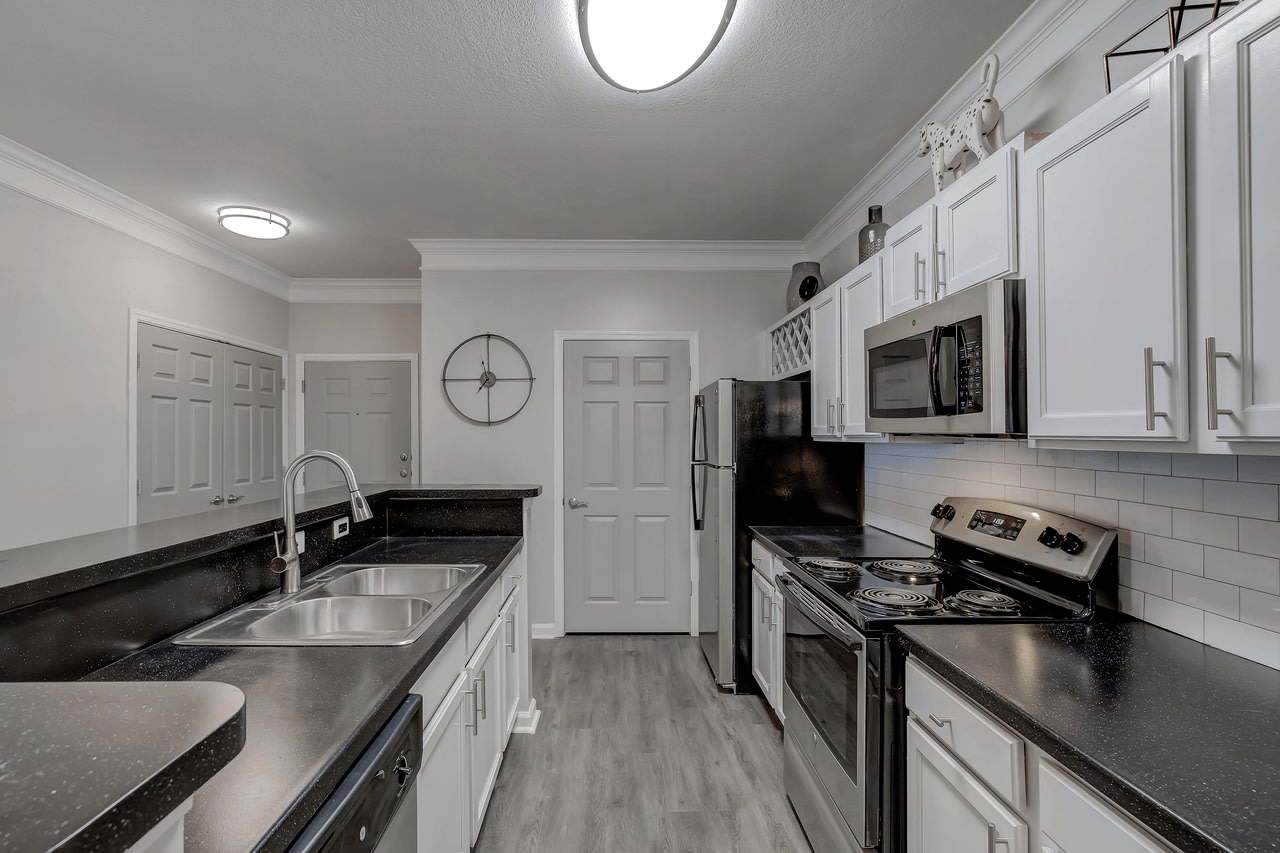 Lakeside at Town Center Apartments Image 12