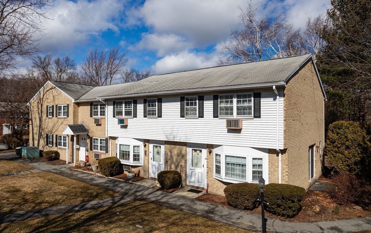 Town and Country Image 20