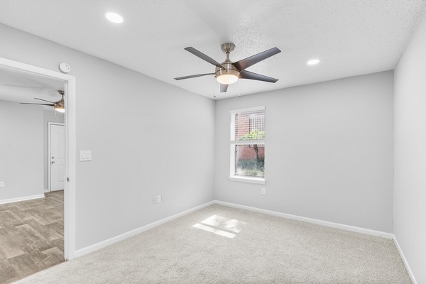Coachman Club Apartments Image 8