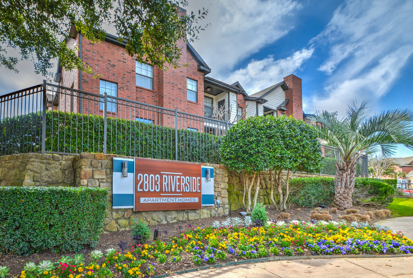 2803 Riverside Image 1