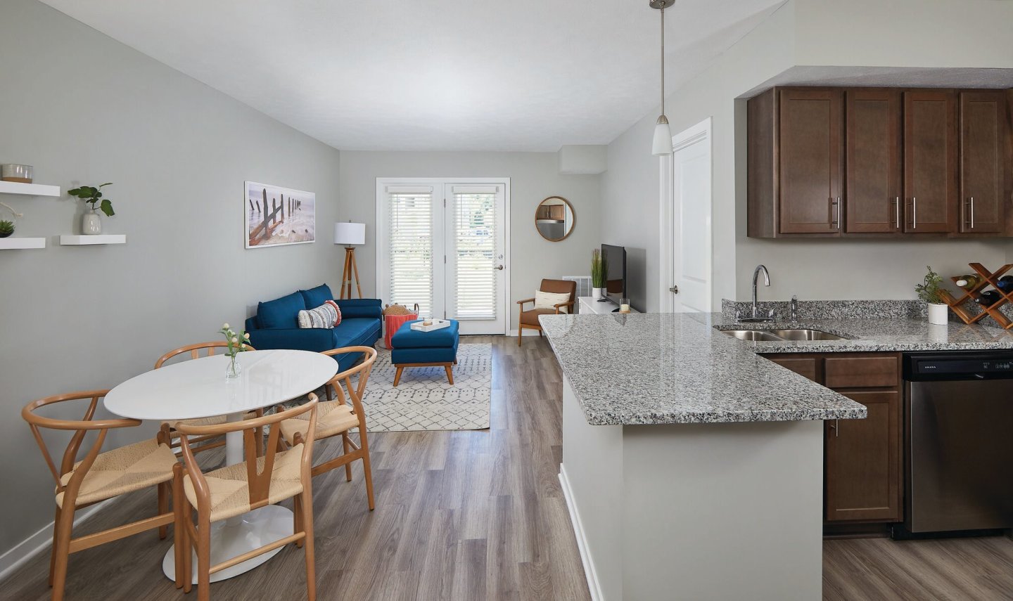 Lakeshore Flats Image 6