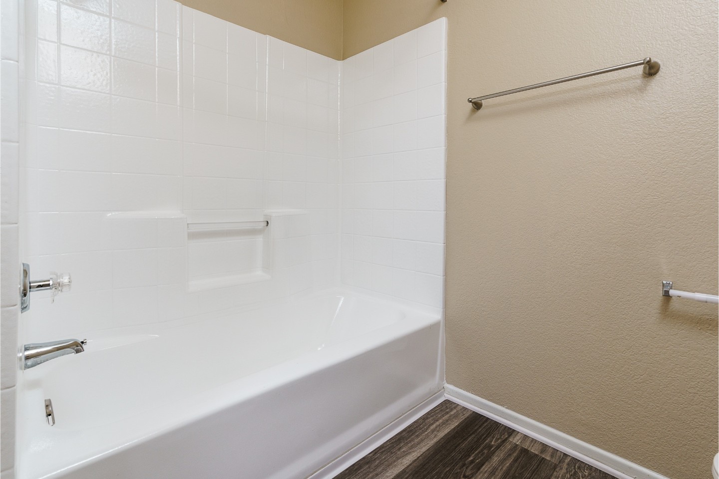 Westlake Canyon Apartments Image 2