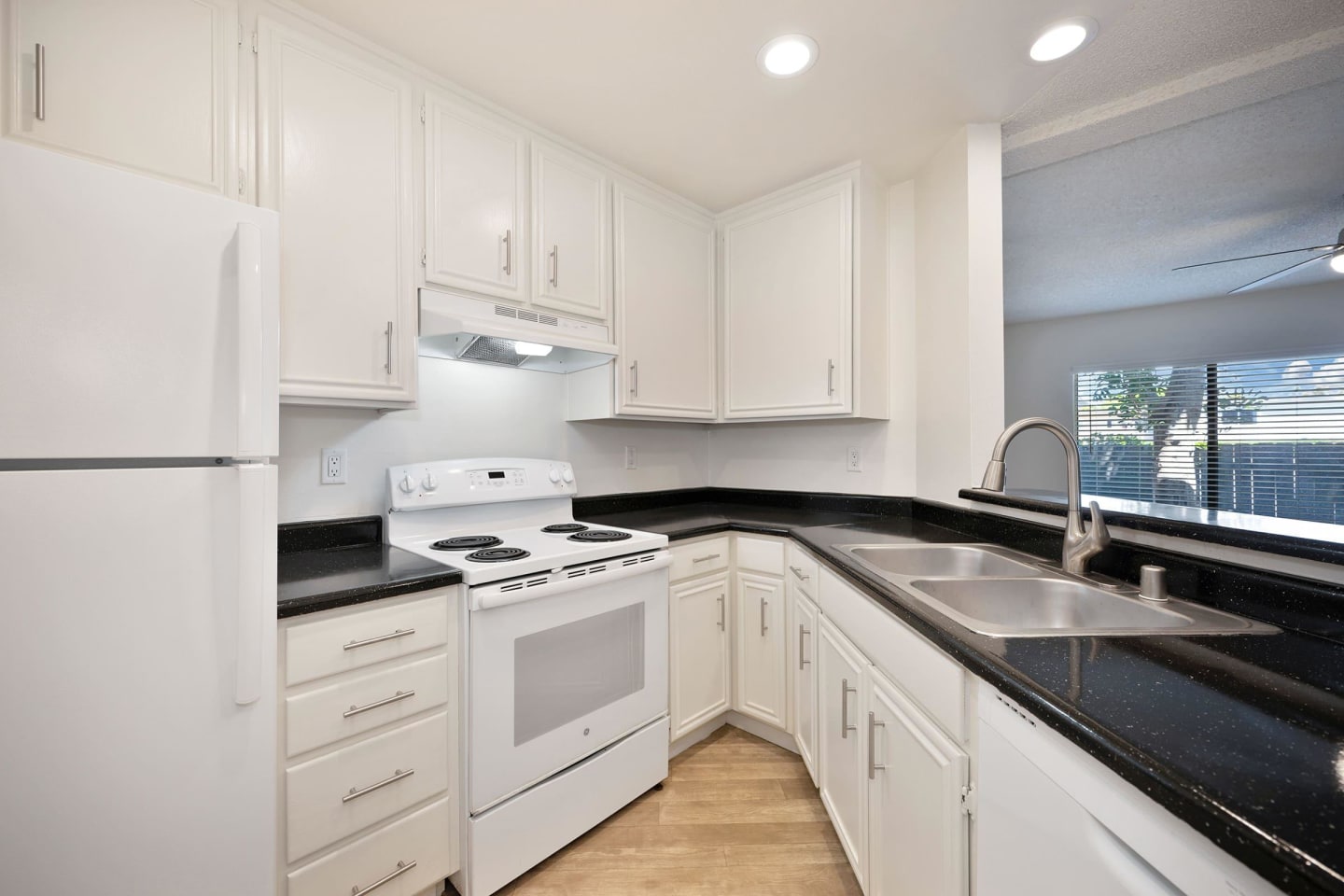 Elan Spanish Landing Carlsbad Image 9