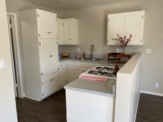 Tustin Arms Apartment Homes Image 17