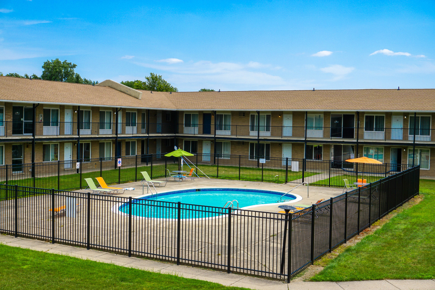 Huntington Club Apartments Image 6