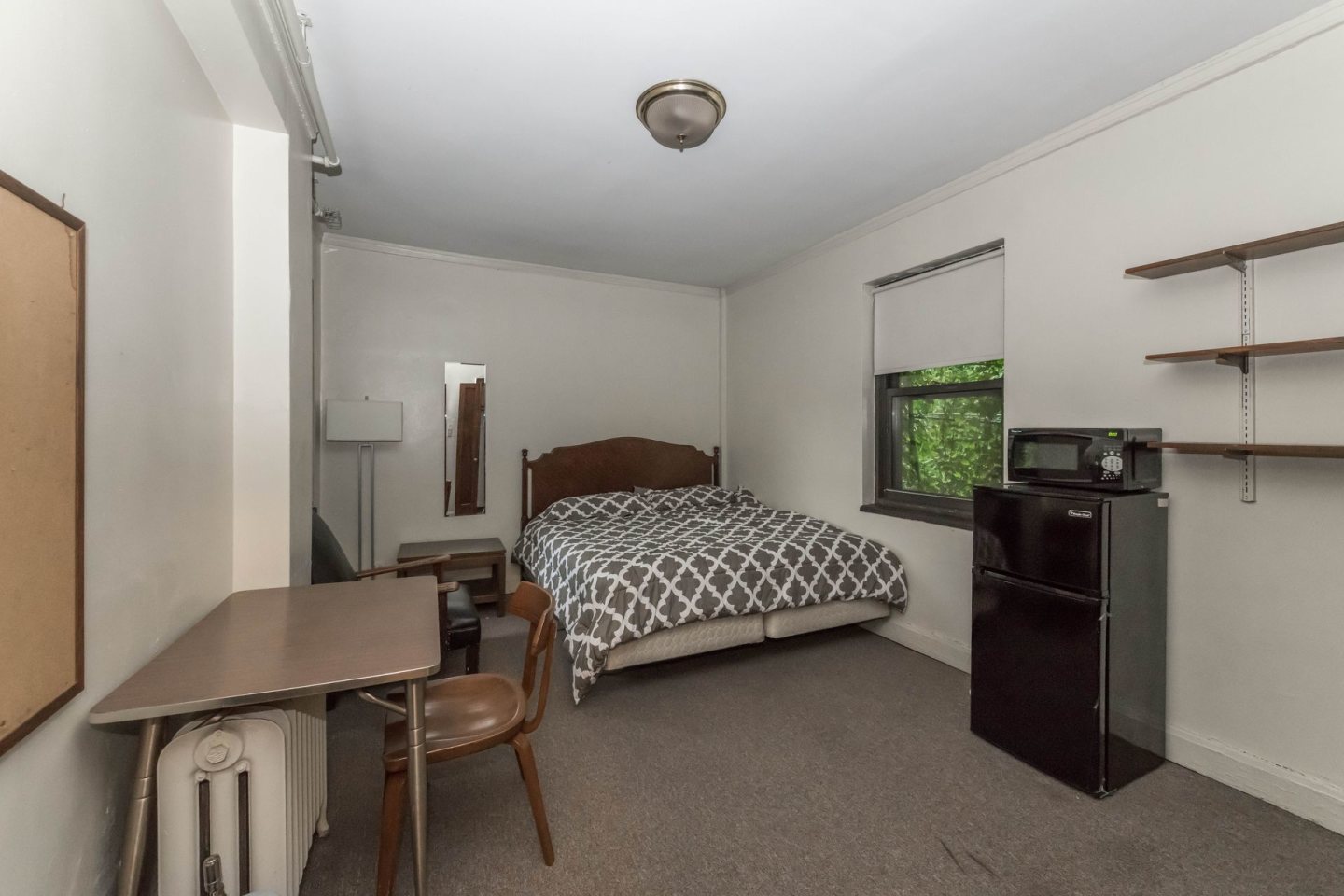 Co Living- 5748 Blackstone Image 6