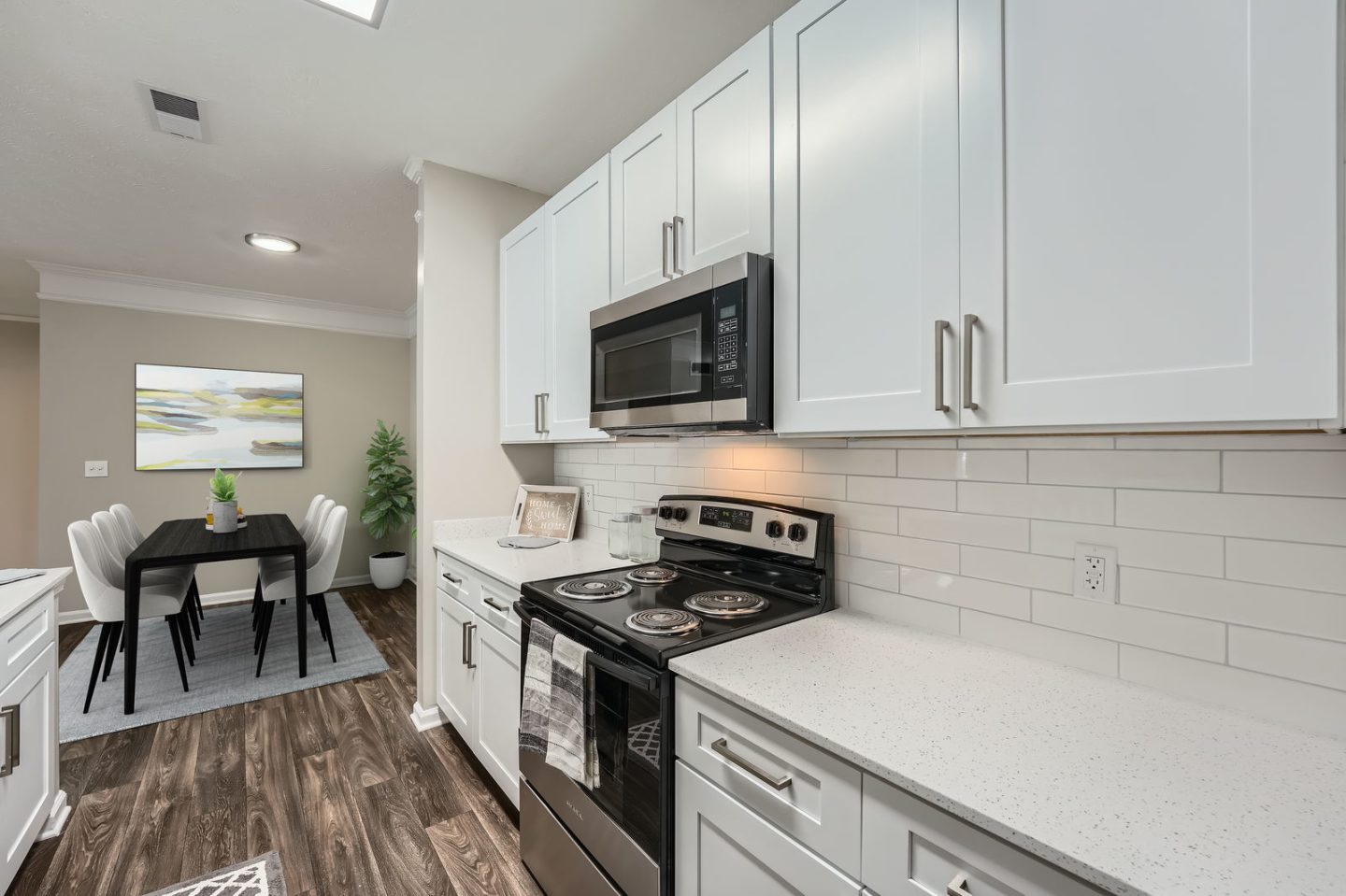 Charlestowne Apartments Image 3