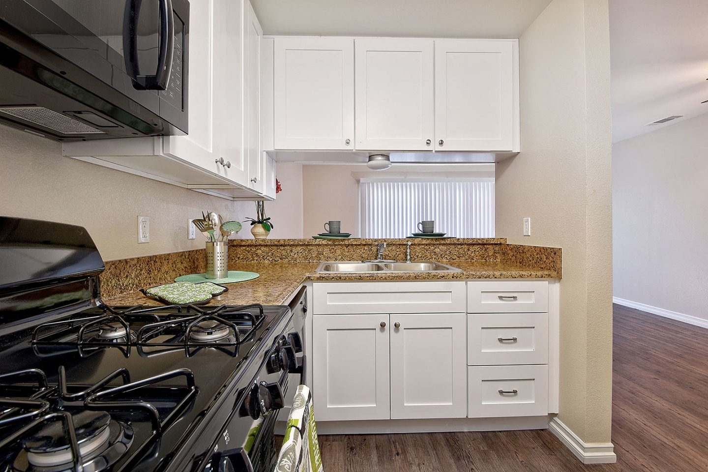 Fairway Manor Image 24