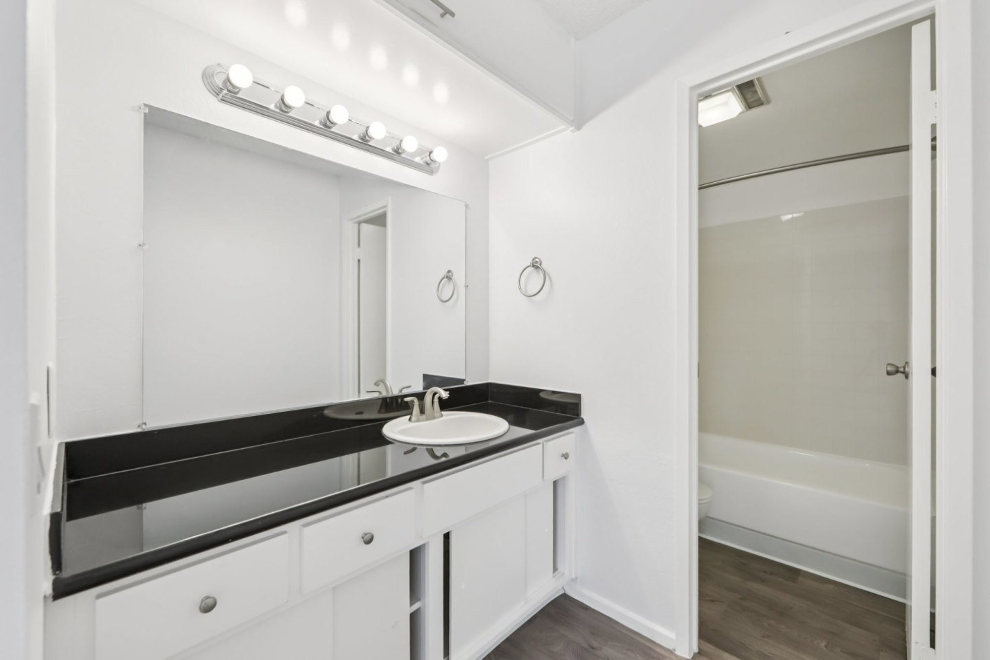 Lakewood Apartments at Lake Merced Image 15