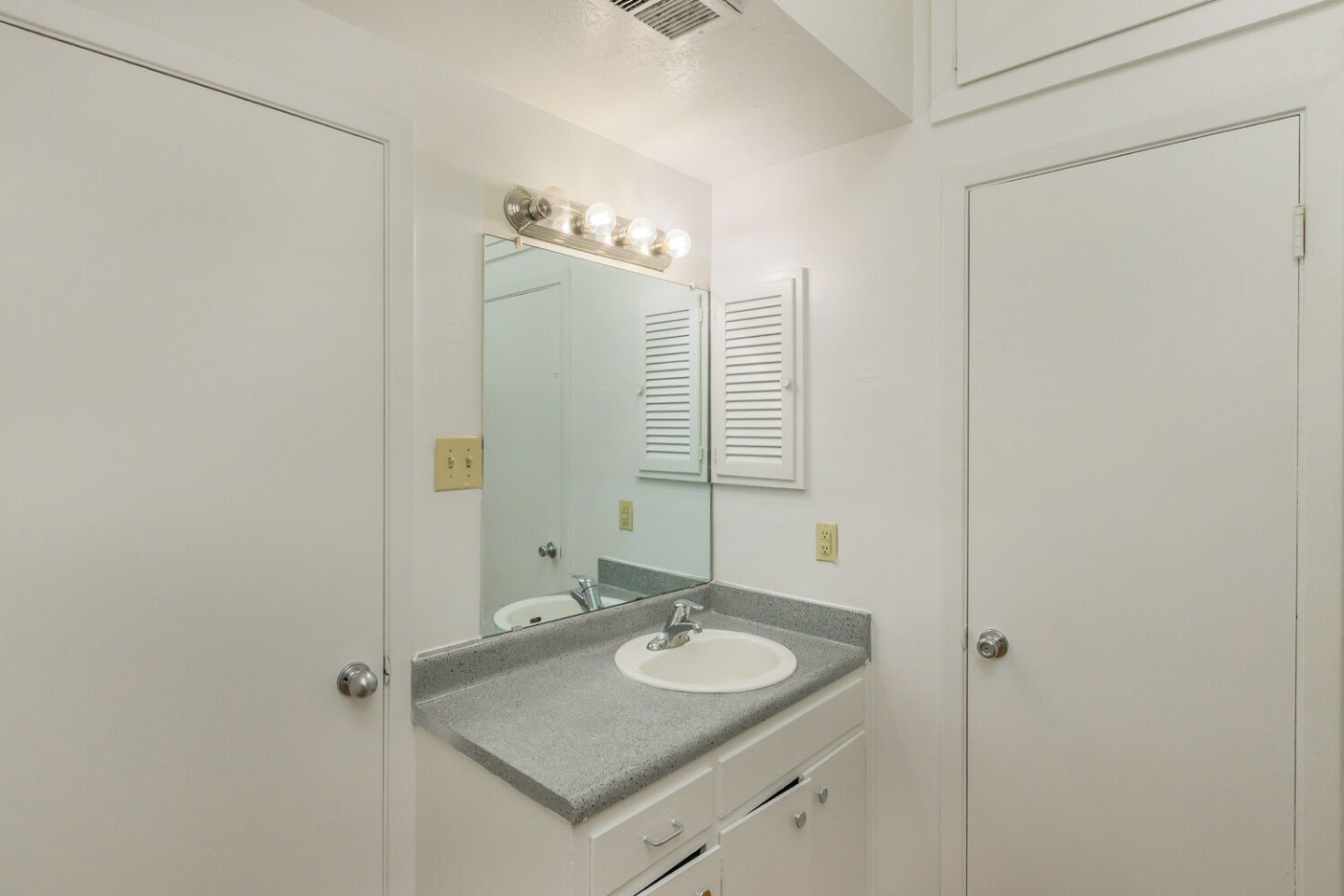 New England Village Apartments Image 29