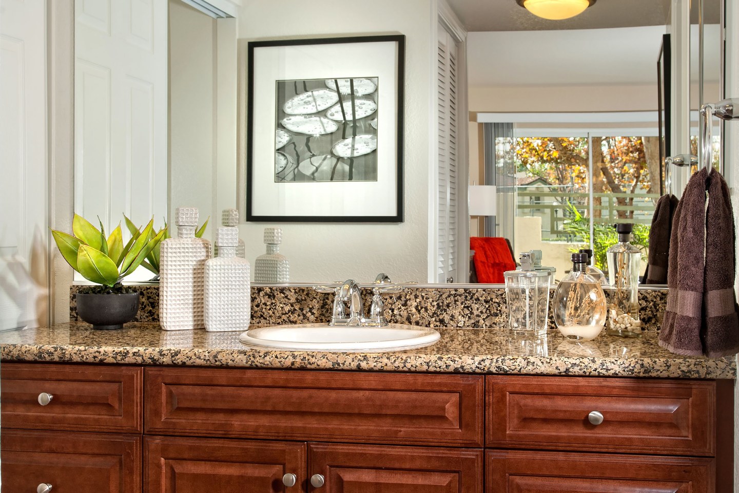 Del Mar Apartments Image 4