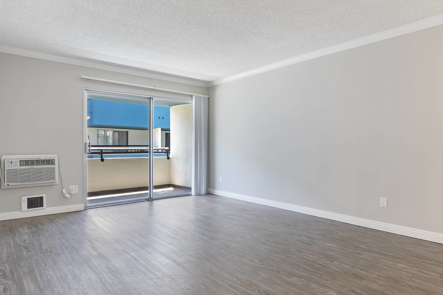 Westside Terrace Image 16