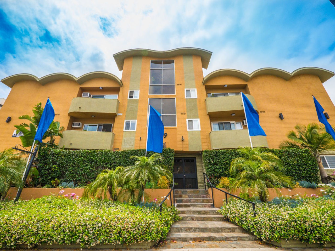 1179 Crenshaw Blvd Image 1