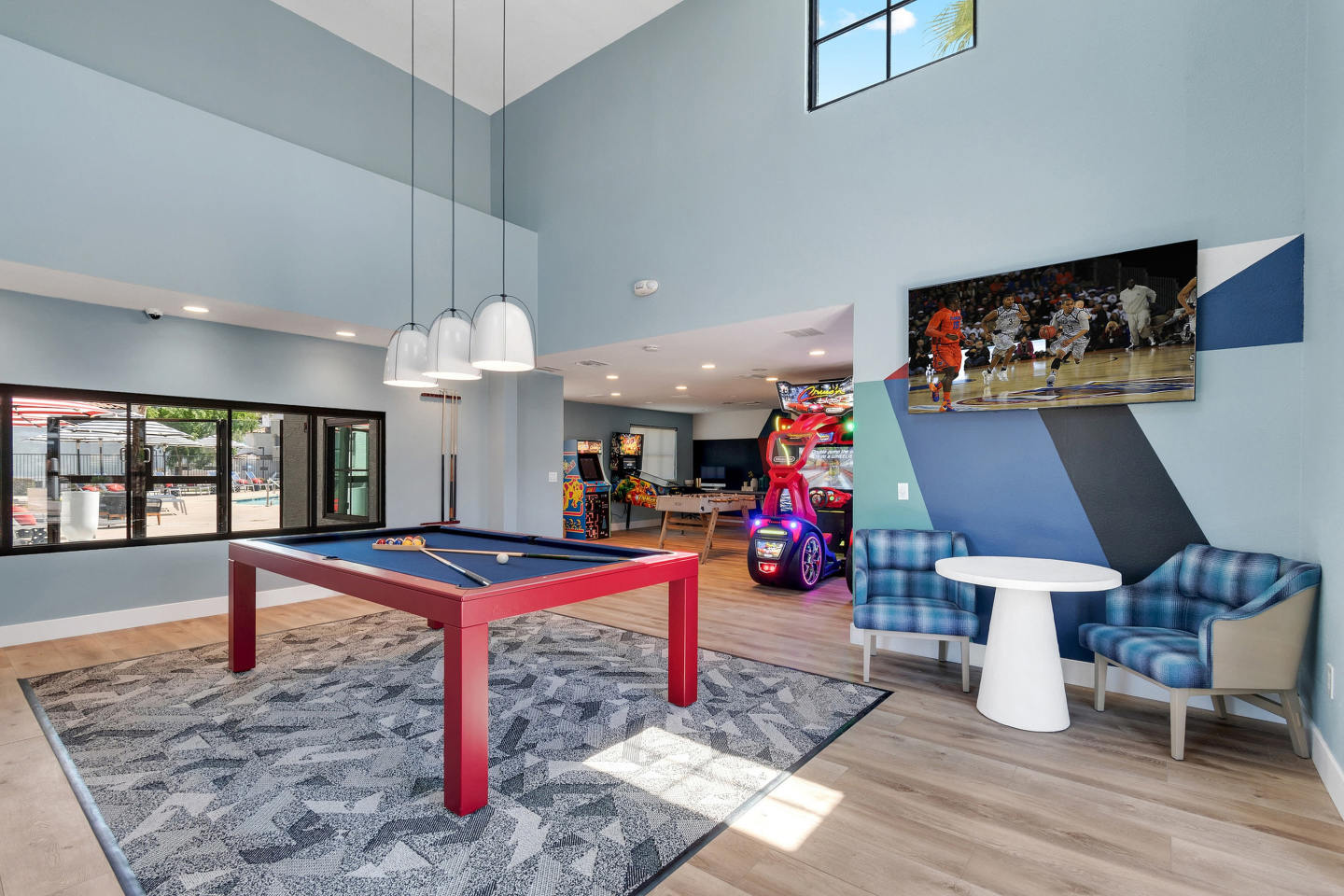 909 West Image 11