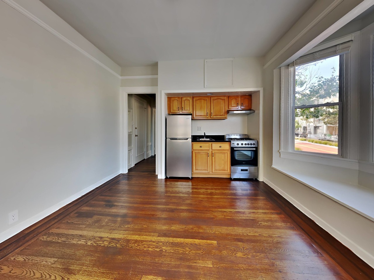 2360 Van Ness Image 4