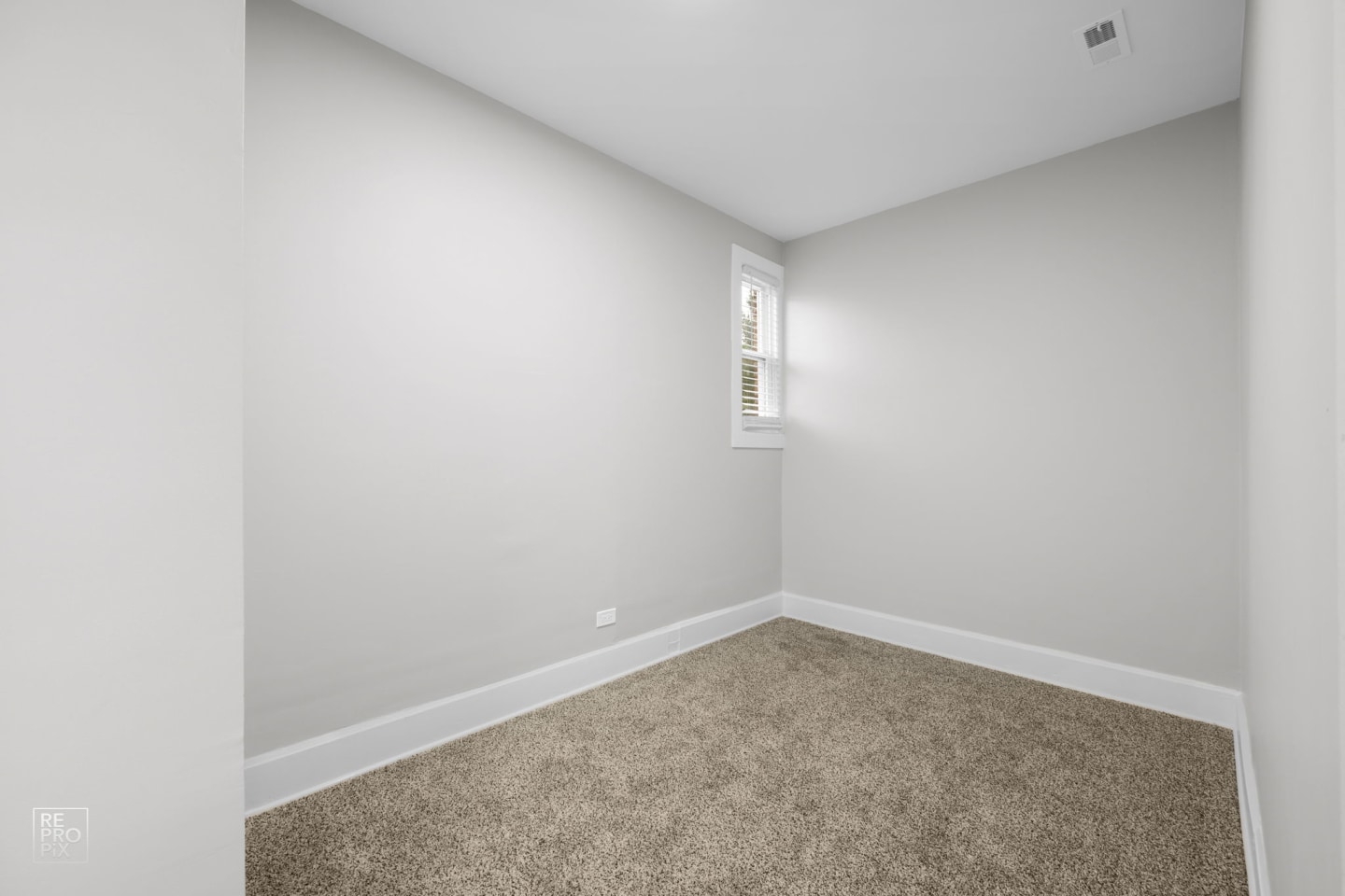 2542 S Trumbull Image 19